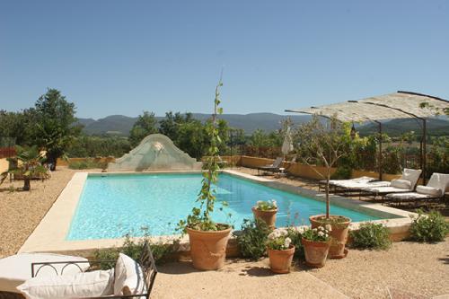 House for sale facinf the Luberon